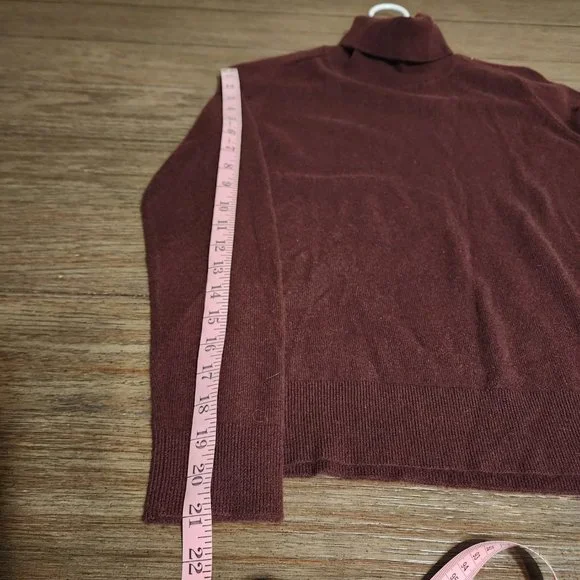 Quince Mongolian Cashmere Turtleneck Sweater NWOT Maroon Small - Picture 5 of 8